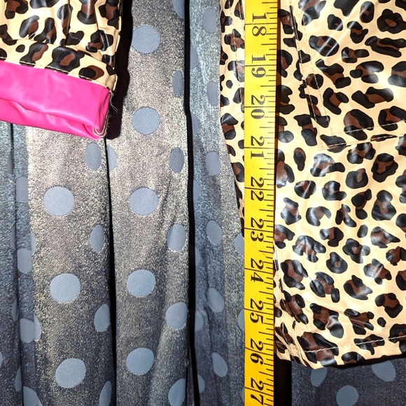 Hooded Raincoat OS 8-10 - Picture 4 of 10